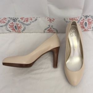 Etienne Aigner White Pumps Size 7